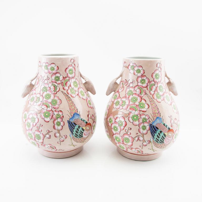 A pair of Chinese vases, modern manufactory.