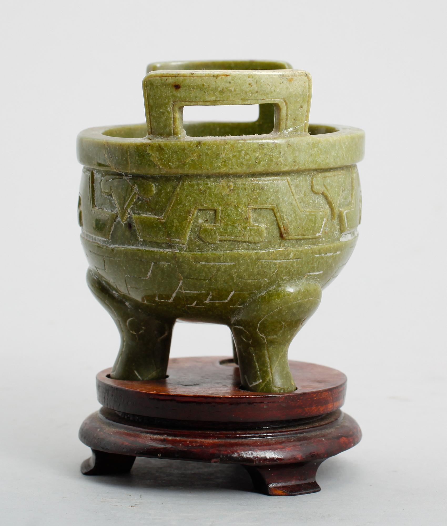 RÖKELSEKAR, grön sten, Kina.