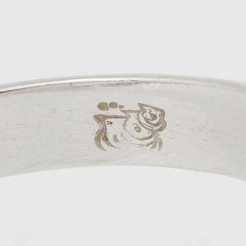 Ring 18K guld med odlade pärlor.