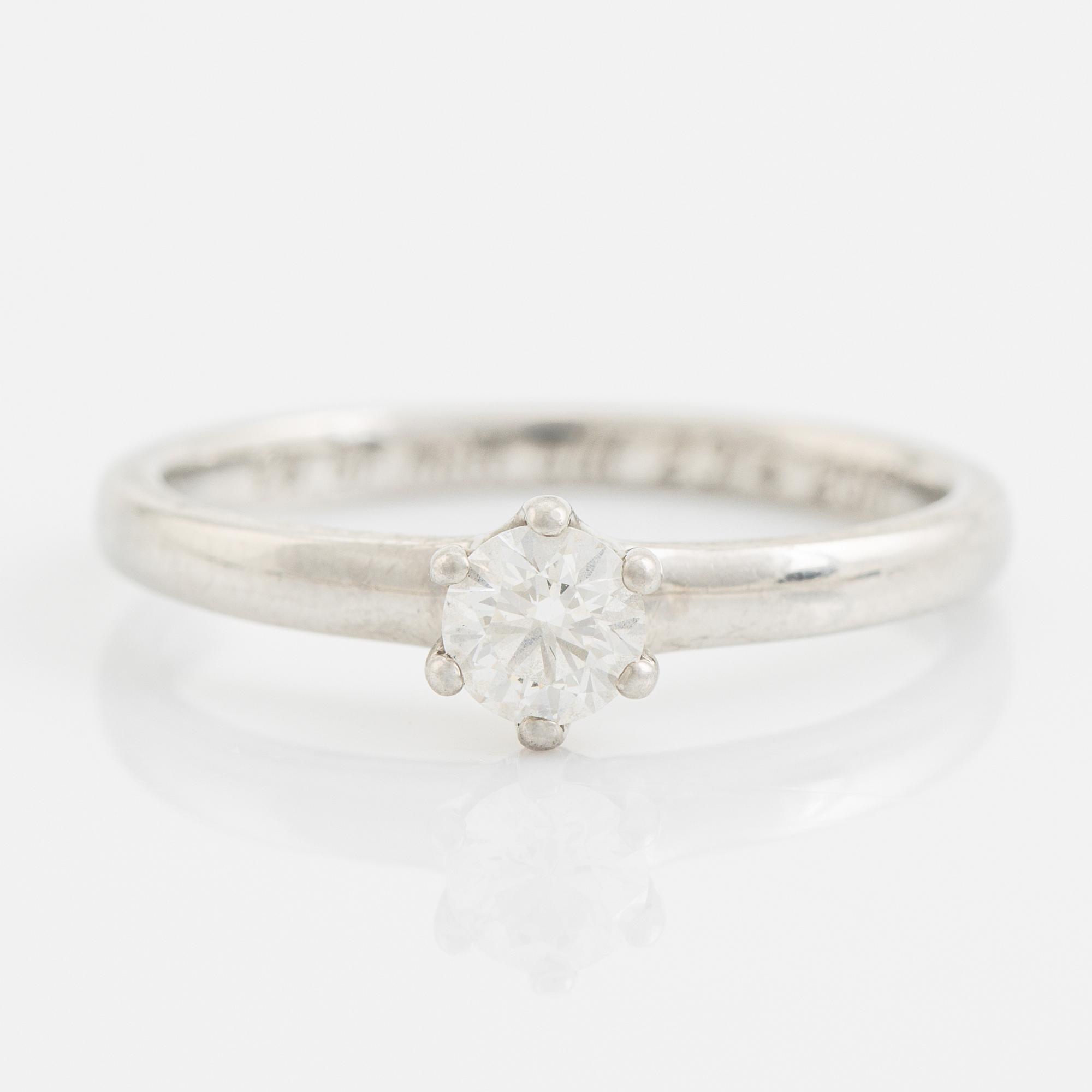 Vanbruun, ring platinum with brilliant cut diamond, ca 0,30 ct.