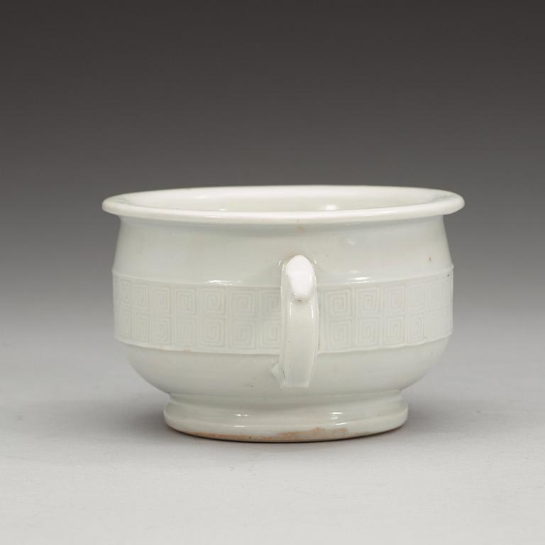 RÖKELSEKAR, blanc de chine. Qing dynastin (1644-1912), med hallmärke botten.