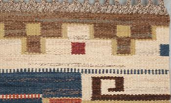 CARPET. "Blå heden". Flat weave (rölakan). 302,5 x 199,5 cm. Signed and dated AB MMF 1953.