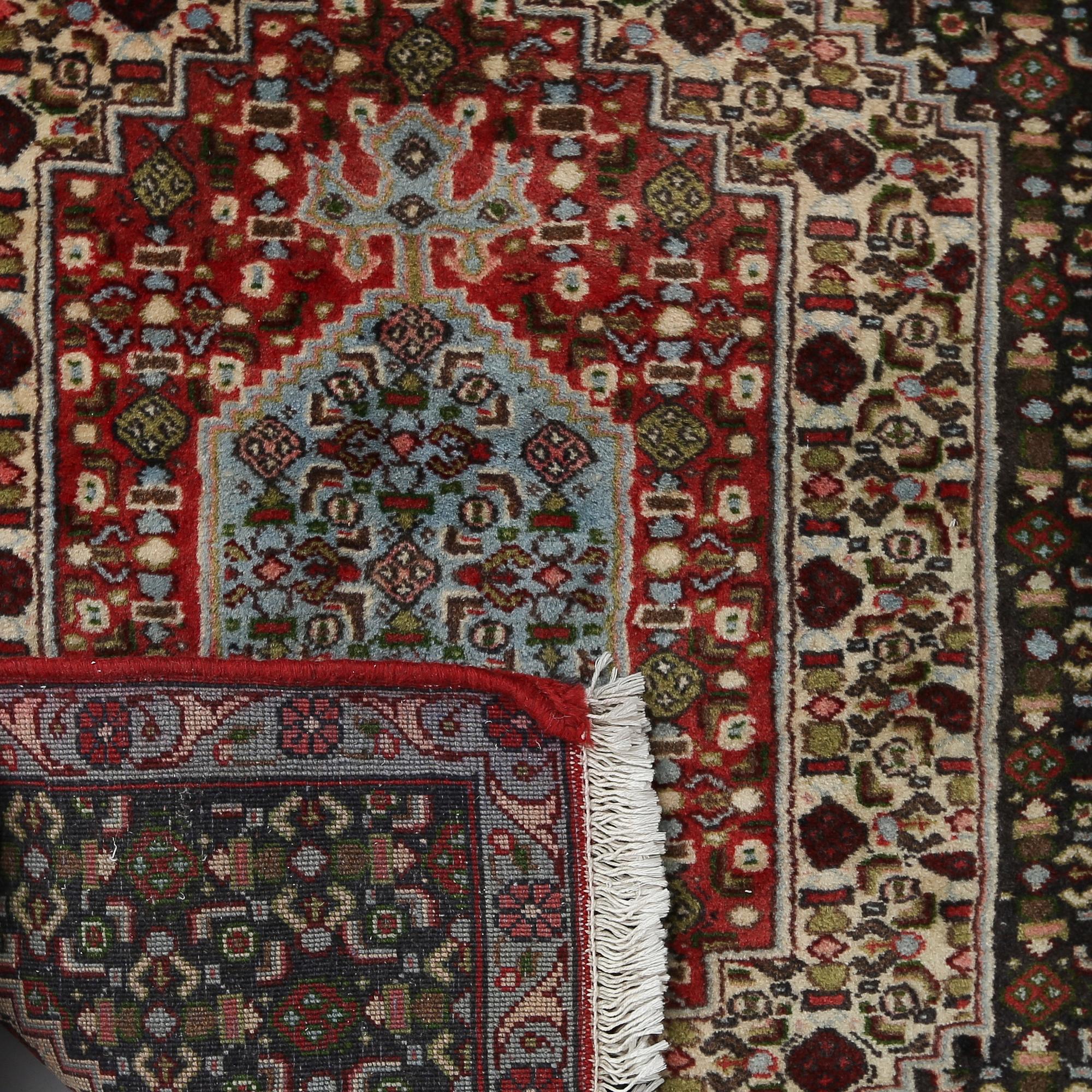 MATTOR, 2 st, orientaliska. Ca 95 x 82 samt 97 x 74 cm.