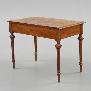 DAMSKRIVBORD, nyrenässans. 1800-talets slut.