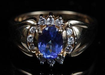 RING, 14k guld med blå safir och briljantslipade diamanter, tot. ca 0.15 ct.