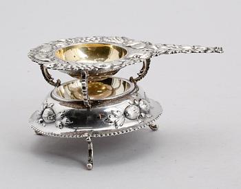 TESIL, silver, 1919 samt STÄLL, märkt 830. Vikt ca 206 gram.