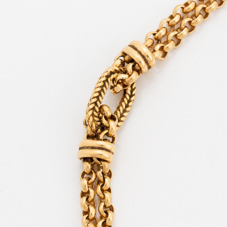 An 18K gold necklace retailed by WA Bolin.