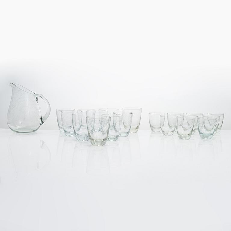 Gunnel Nyman, kanna och dricksglas 19 st, "Pore", modell 2723, Nuutajärvi Notsjö, 1900-talets mitt.