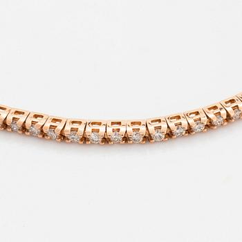 Brilliant-cut diamond bracelet.