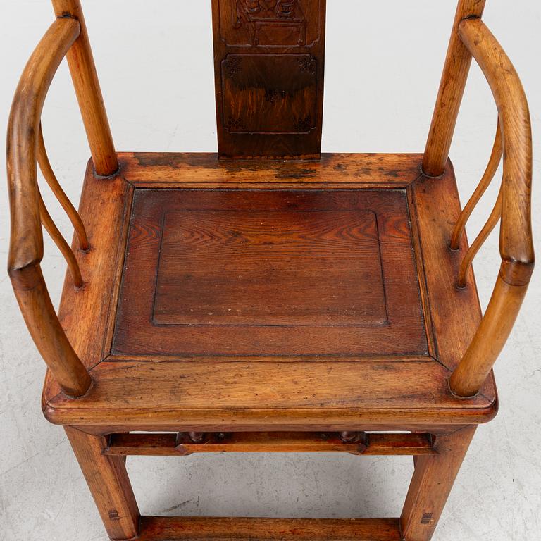 Karmstolar, ett par, hardwood, Kina, 1900-tal.