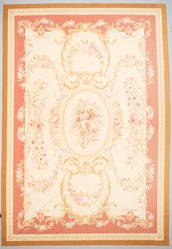 A CARPET, old, possibly Aubusson, tapestry weave, ca 490,5 x 332 cm.