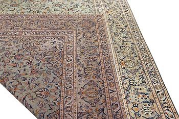 A Kashan carpet, c. 402 x 293 cm.