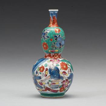 A blue and white 'Clobbered' vase, Qing dynasty, Kangxi (1662-1722).