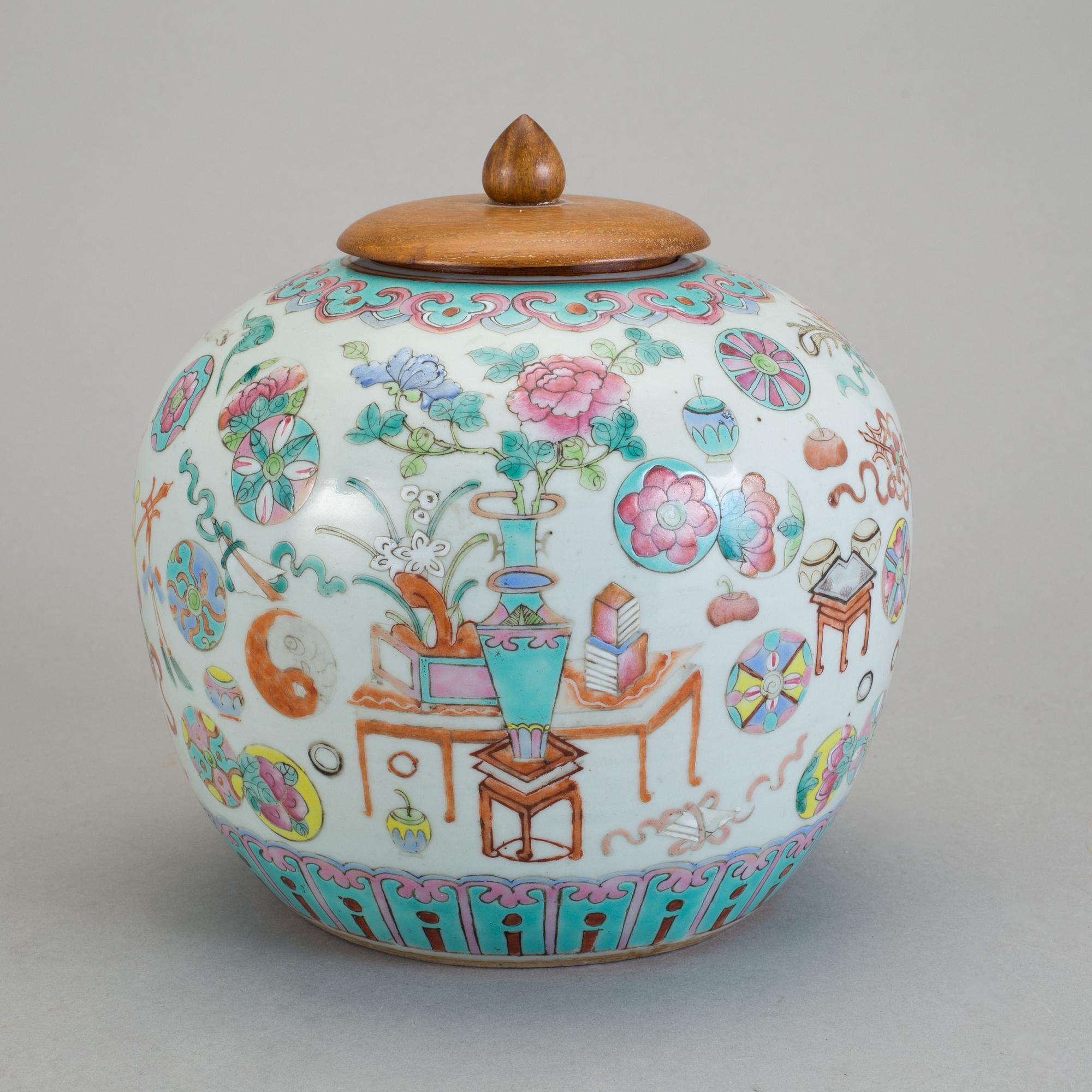 URNA, porslin, Kina, omkring 1900.