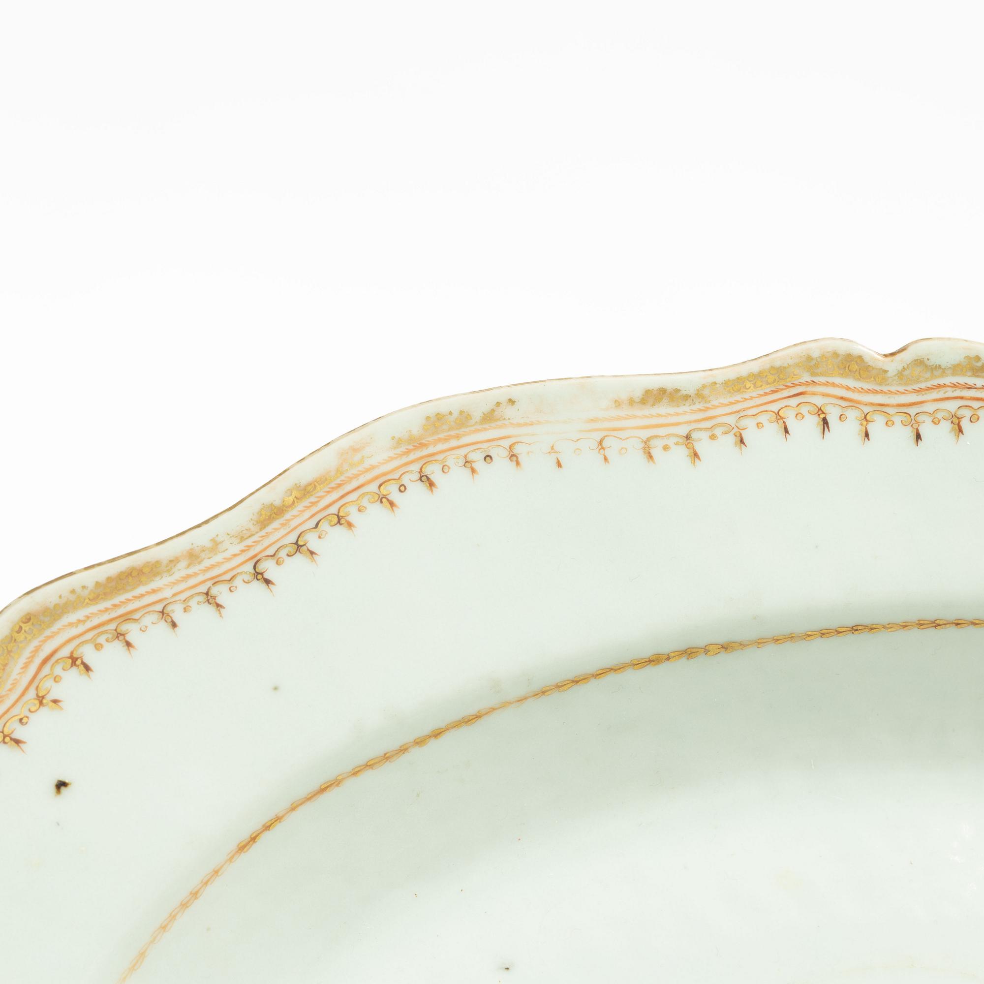 A famille rose serving dish, Qing dynasty, Qianlong (1736-95).