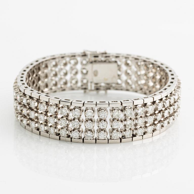 Bracelet 18K white gold with round brilliant-cut diamonds.