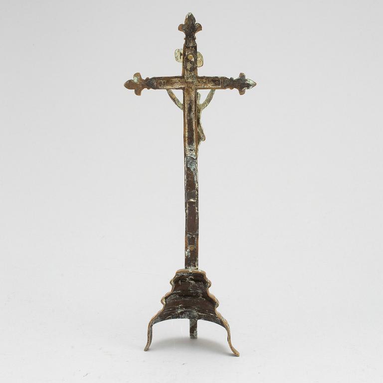 An 18th century bronze crucifix.