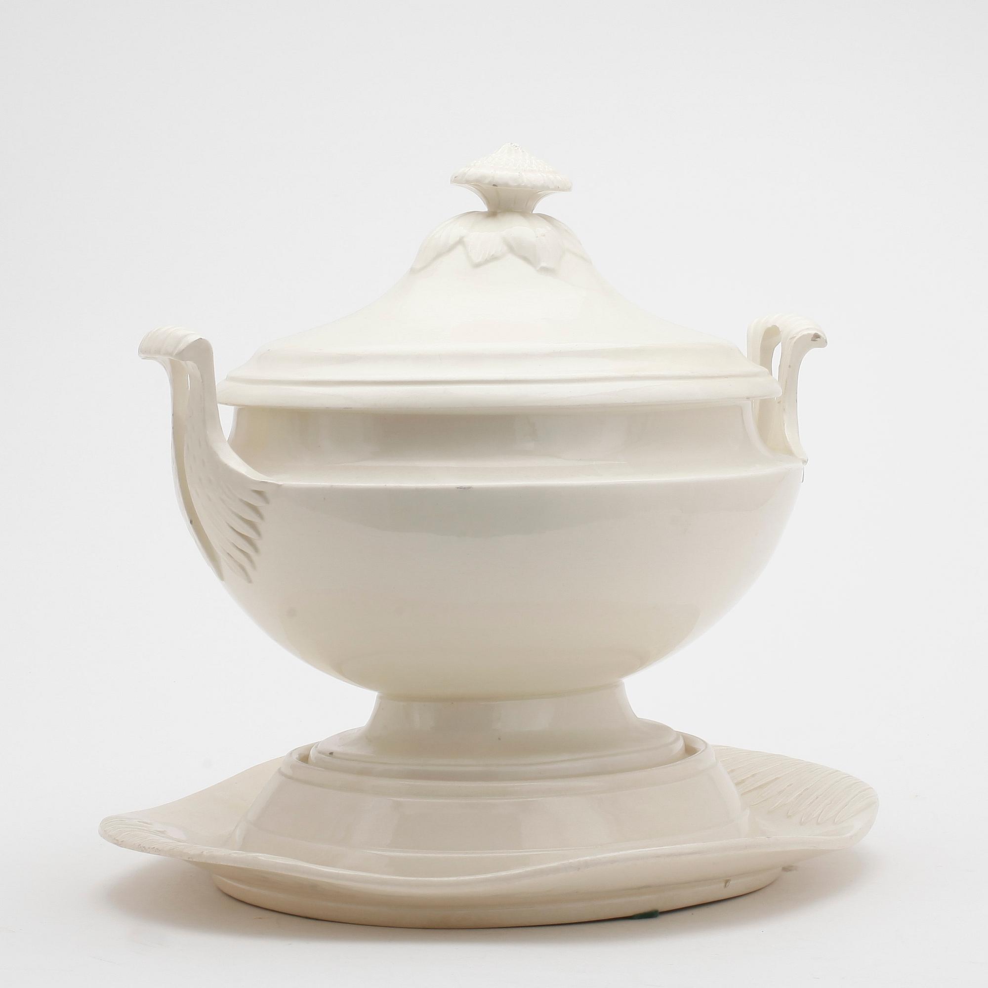 SOPPTERRIN på FAT, flintgods, otydligt märkt Delft, 1800-tal.