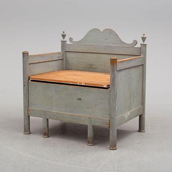 BARNSÄNG/STOL/FÖRVARING, 1800-tal.
