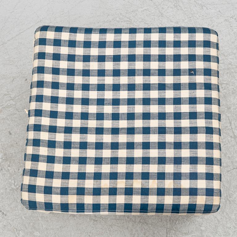 Fotpall, "Medevi Brunn", ur IKEAs 1700-talsserie, 1990-tal.