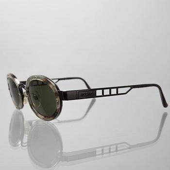 SOLGLASÖGON, Moschino.