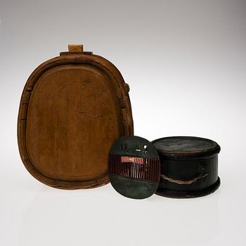 KAGGAR, 2 st, 1800-tal samt BANDGRIND, daterad 1849.