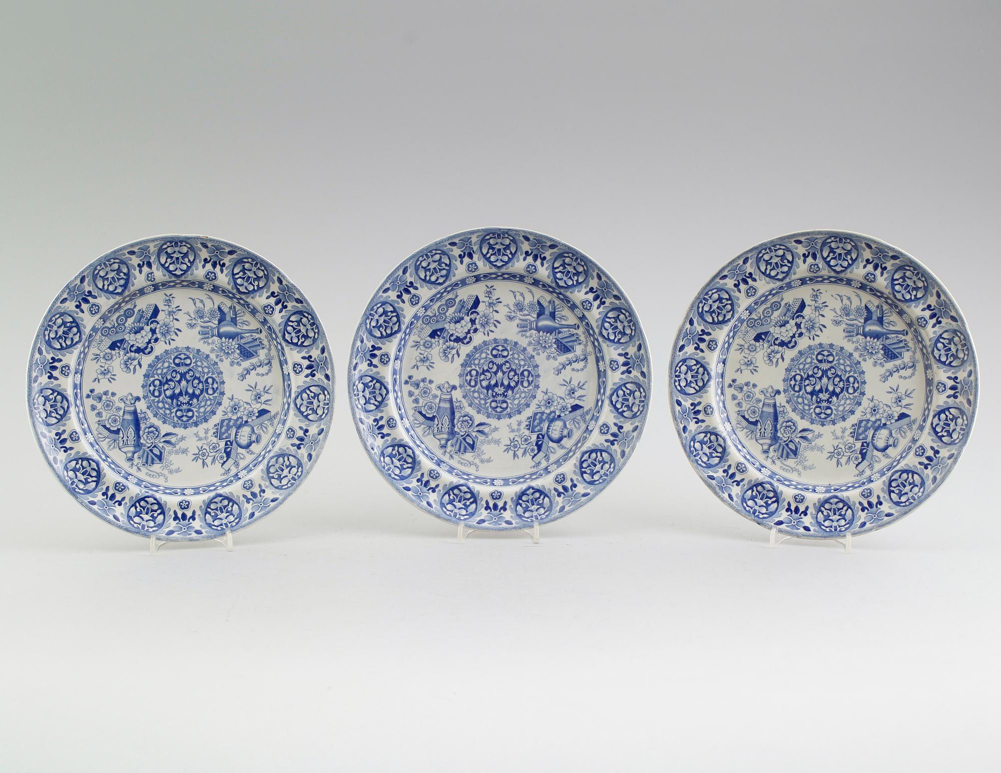 TALLRIKAR, 3 st, flintgods, England, 1800-talets första hälft.