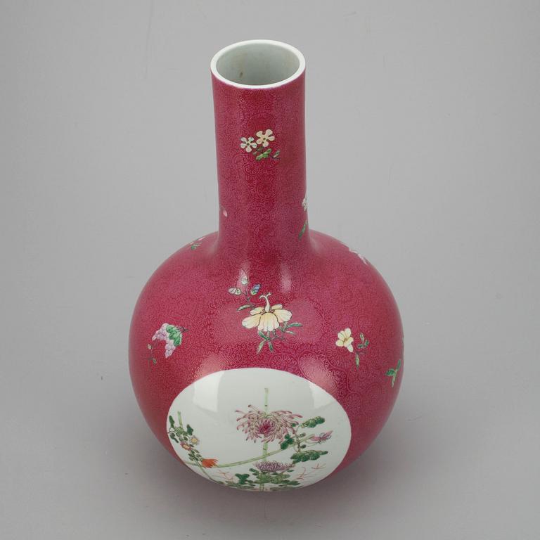 VAS, porslin, Kina, sekelskiftet 1800/1900.