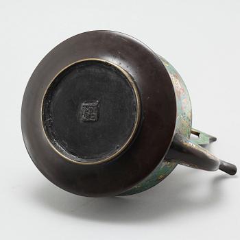 A Japanese cloisonné pot, circa 1900.