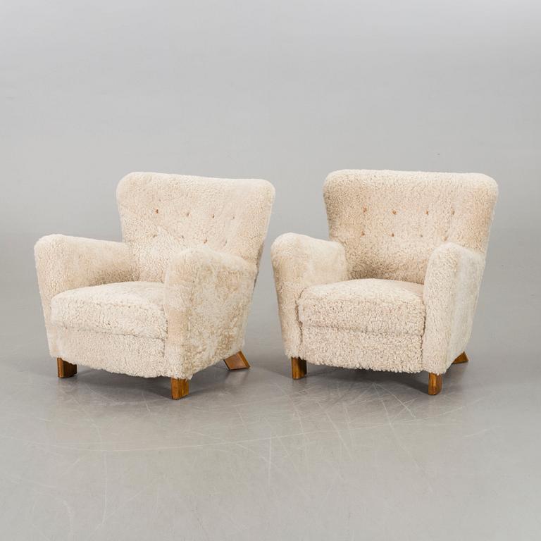 FRITZ HANSEN, a pair of easy cahir , model "1669".