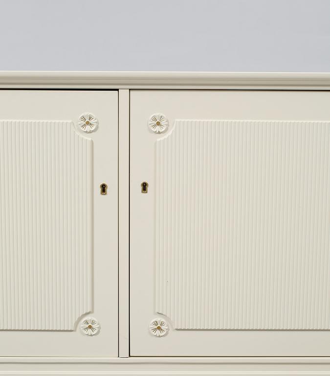SIDEBOARD, gustaviansk stil, 1900-talets andra hälft.
