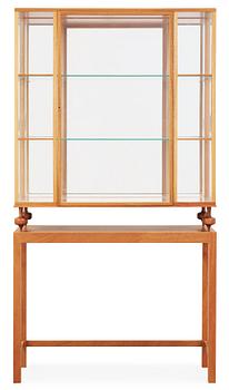 352. A Josef Frank mahogany show case cabinet, model 2077, Firma Svenskt Tenn.
