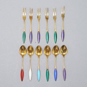12 gilded silver spoons and small forks from Norway, around the mid 20th century.