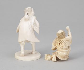 OKIMONO, 2 st. Tidigt 1900-tal. Japan.