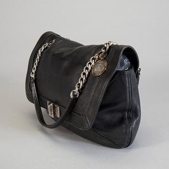 A Lanvin shoulderbag.