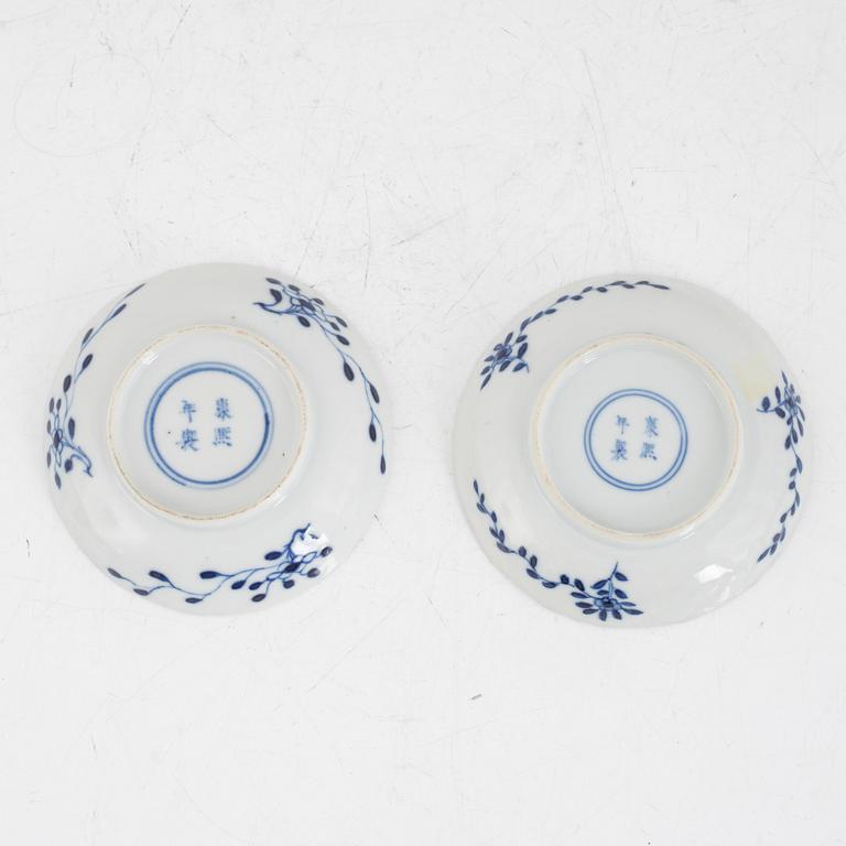 Two Chinese blue and white porcelain teacups with saucers, and two bowls, Qing dynasty, 18th and 19th century.