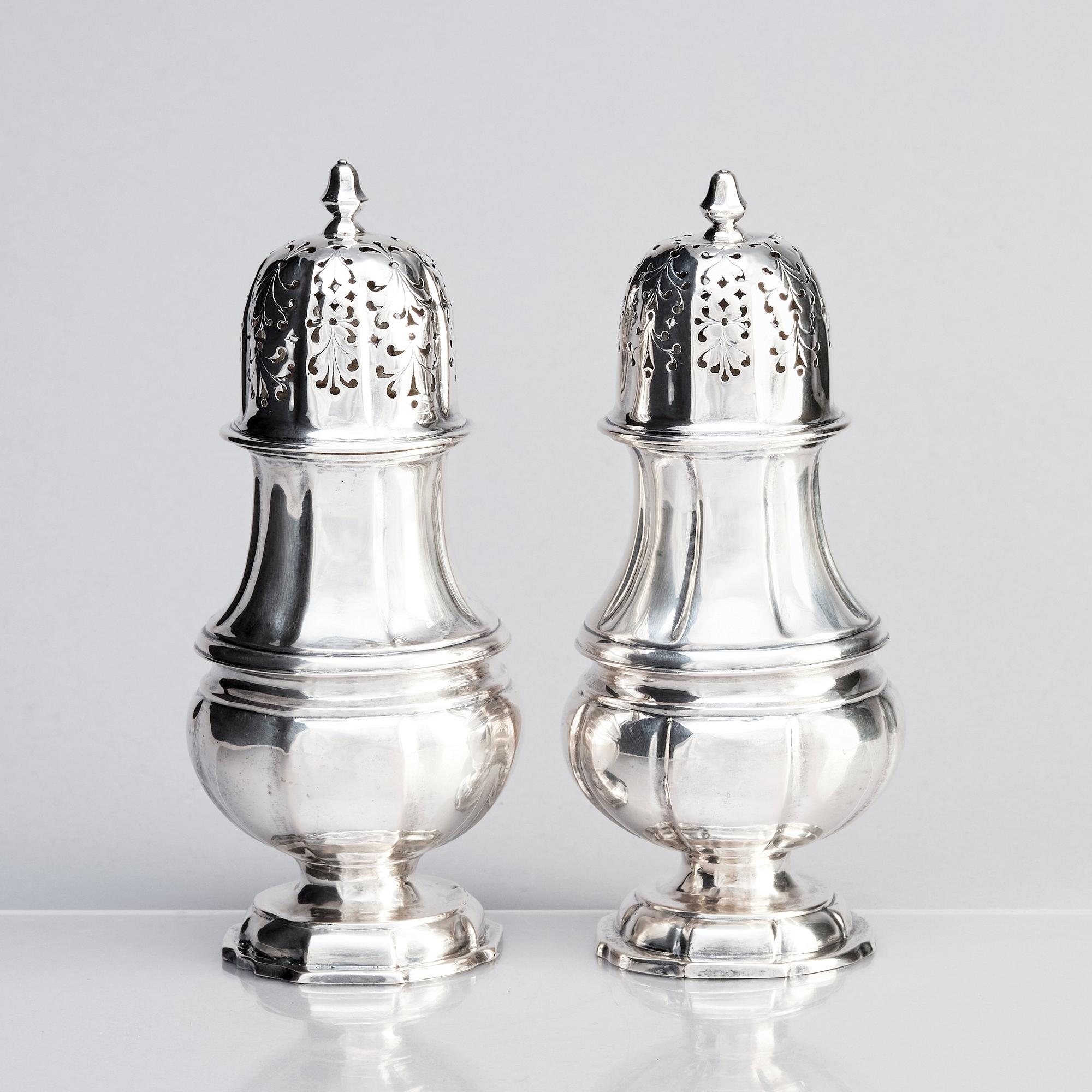 Conrad Gadd och Johan Bergengren, sockerruskor, ett par, silver, Kristianstad 1744 och 1754.