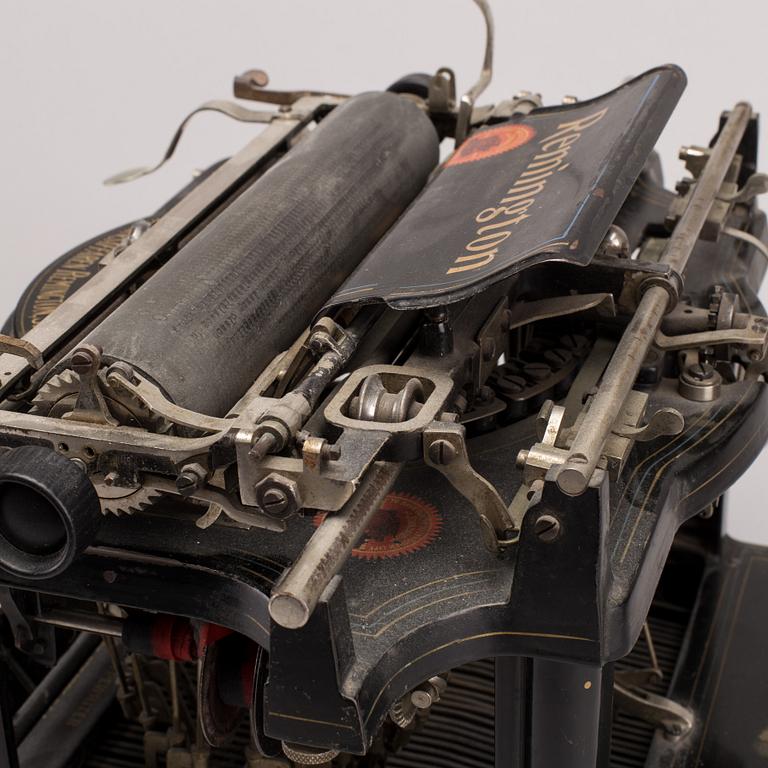 A typewriter Remington.