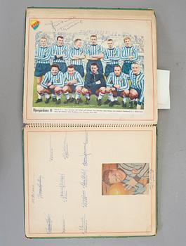 SAMLING FOTBOLLSAUTOGRAFER, bla Ryska landslaget -64, Benfica, Nacka Skoglund, Prawitz Öberg, 1960-70-tal.
