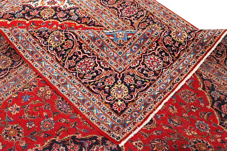 A Keshan carpet, c. 330 x 245 cm.
