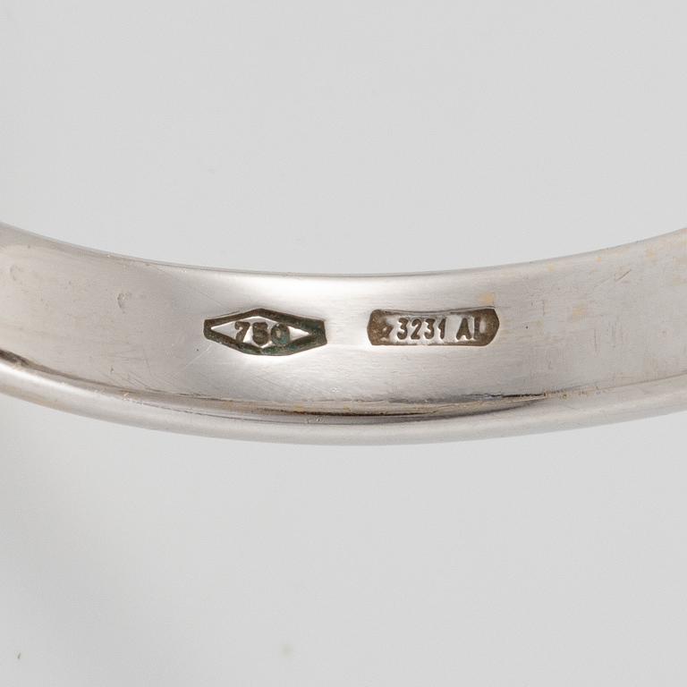 Ring 18K vitguld med briljantslipad diamant.