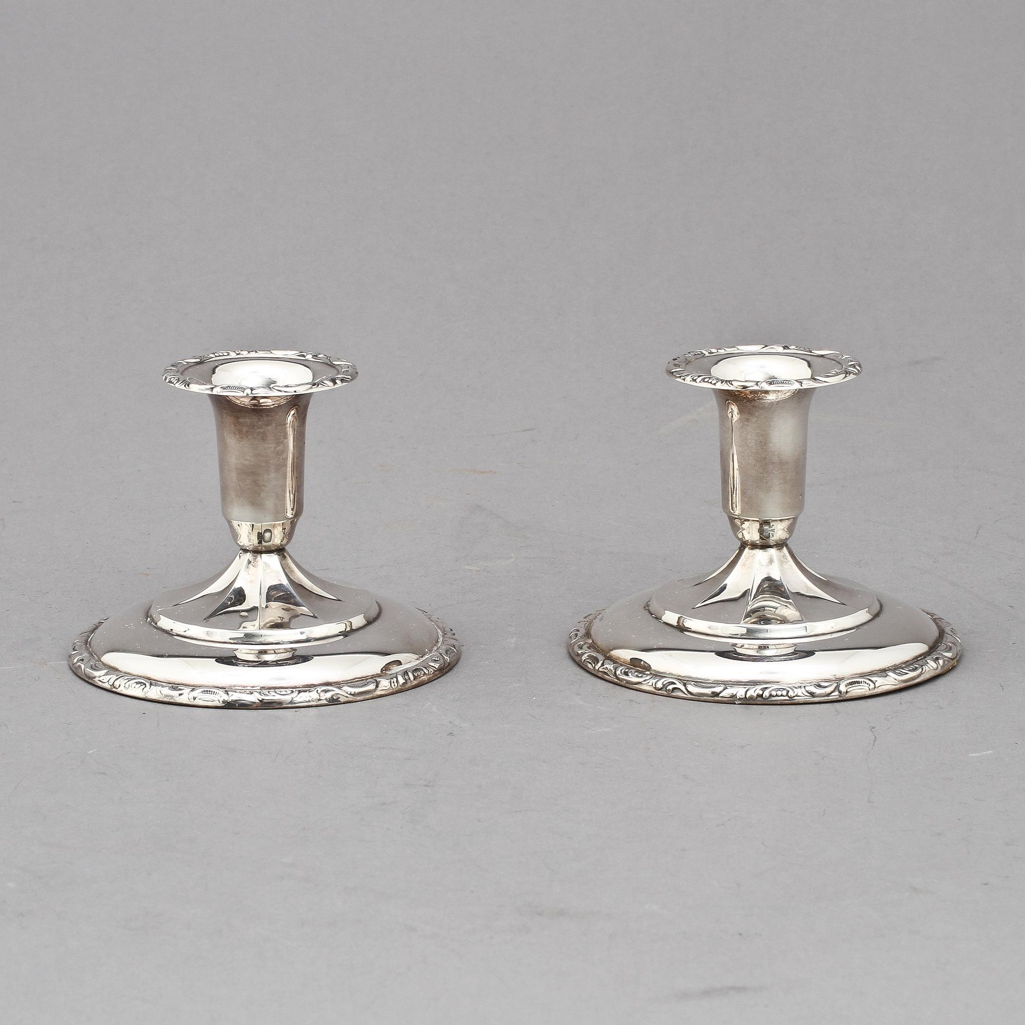 LJUSSTAKAR, ett par, silver, bär importstämplar, 1900-tal.