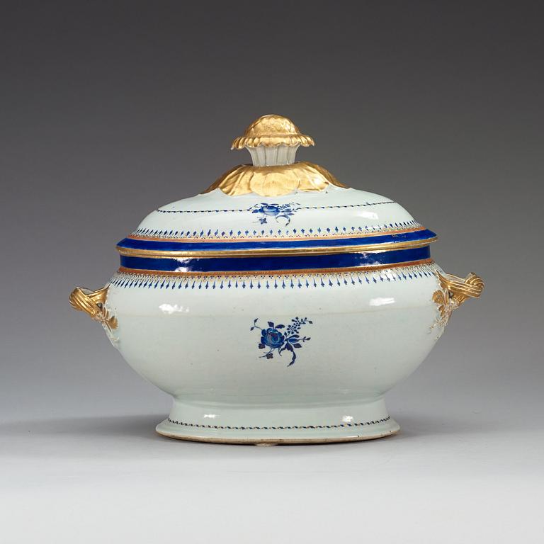 A blue and gold enamelled tureen with cover and stand, Qing dynasty, Jiaqing (1796-1820).