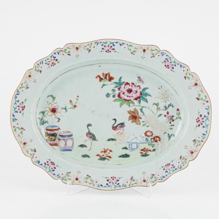 Stekfat, porslin, Kina, Qing dynastin, Qianlong (1736-95).