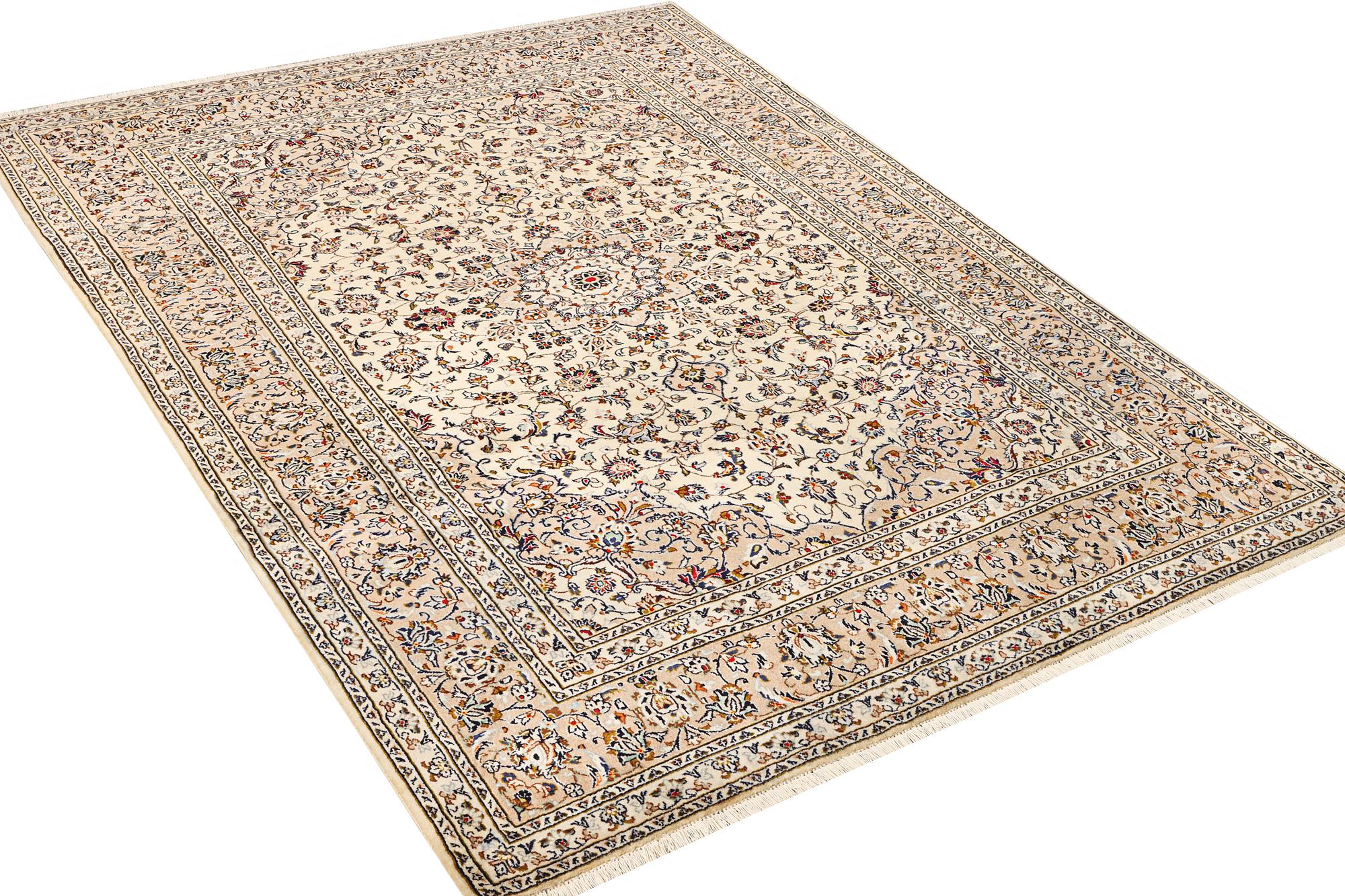 A Kashan carpet, c. 283 x 195 cm.