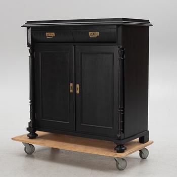Sideboard/skänk omkring 1900.