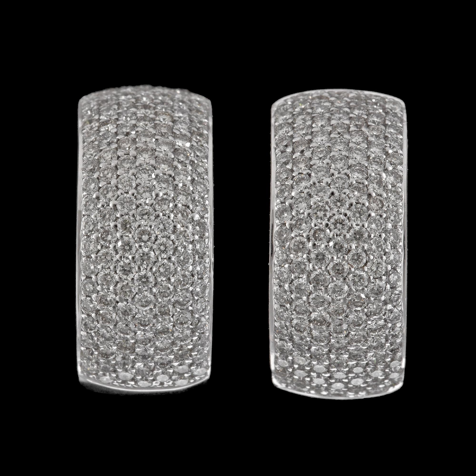 ÖRHÄNGEN, briljantslipade diamanter, tot. 1.09 ct.