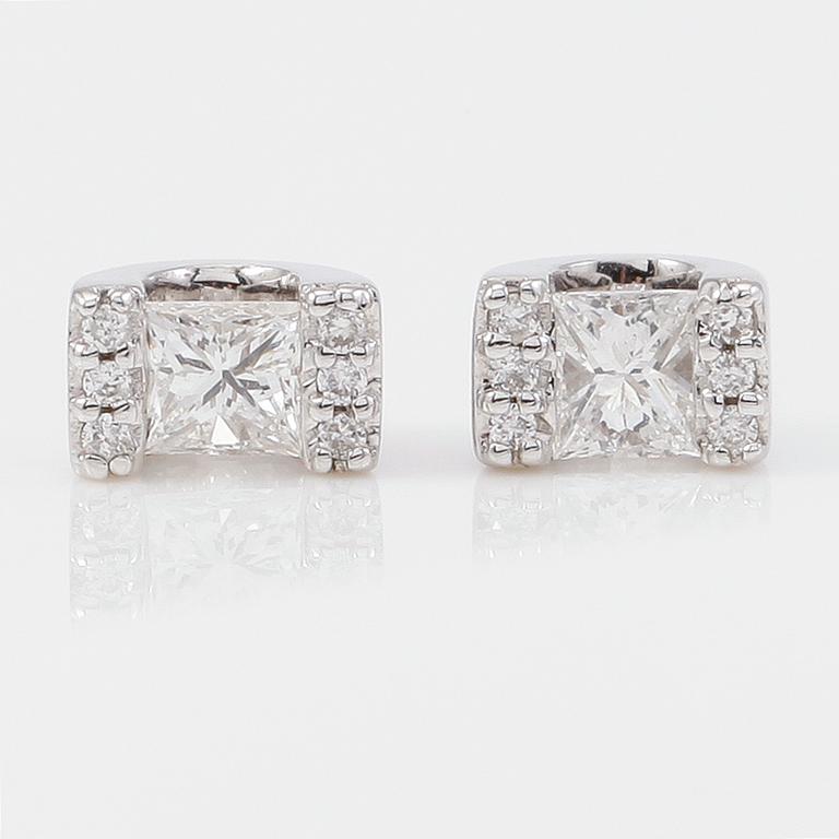 ÖRHÄNGEN, 1 par, 14K vitguld och diamanter tot ca 0.30 ct.