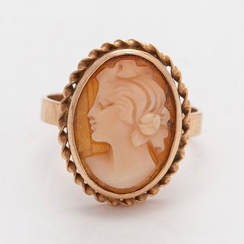 A 14K gold and shell cameo jewelry set, bracelet, pendant/brooch and ring.