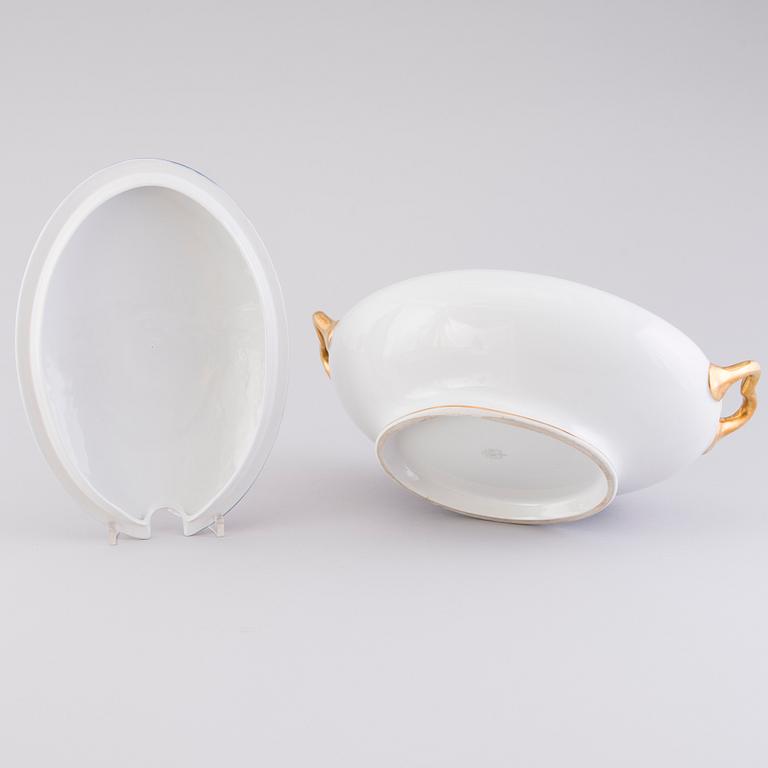 A 70-pcs set of dinnerware and for coffee, Arabia Finland 1932-1949.